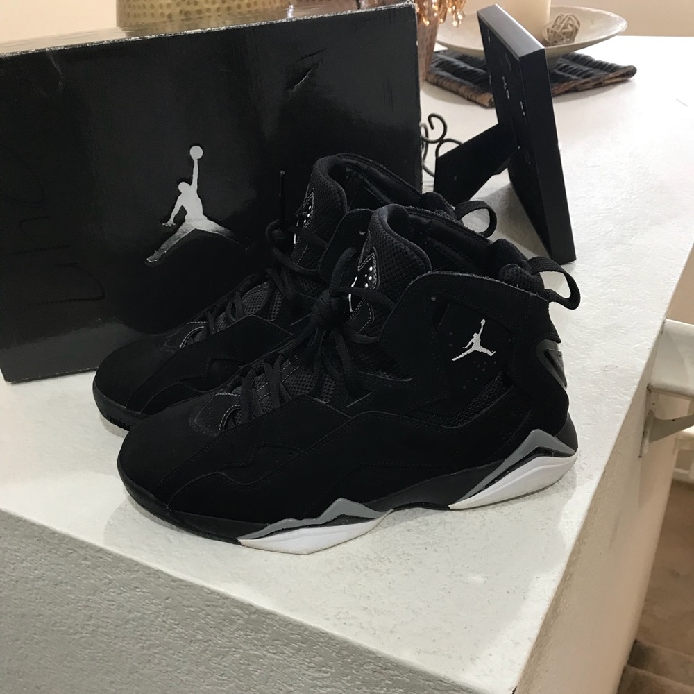 Jordan true flights 7 size 9 mens